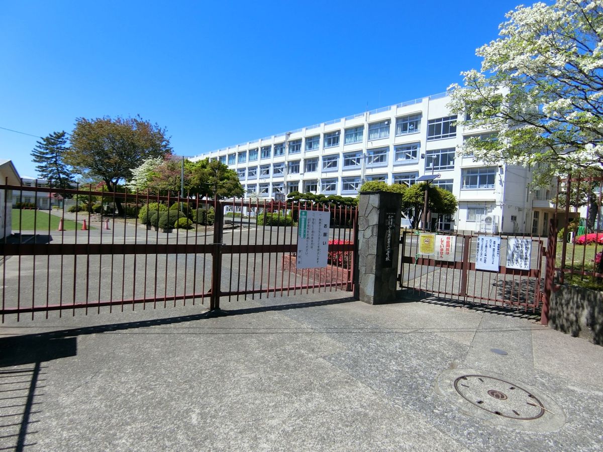 メルローズスクエア武蔵小金井 小金井市立小金井第二小学校(約700m) 小金井市立小金井第二小学校(約700m)