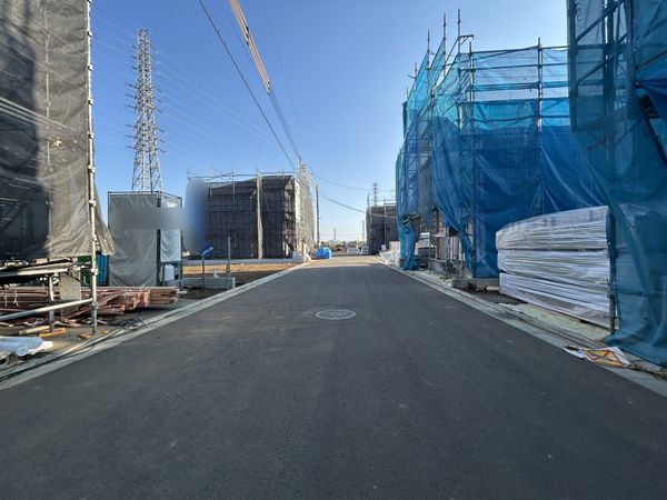 国分寺市高木町1丁目 3号棟 前面道路含む外観