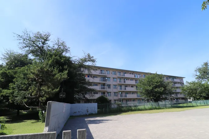 外観・南側広場より撮影