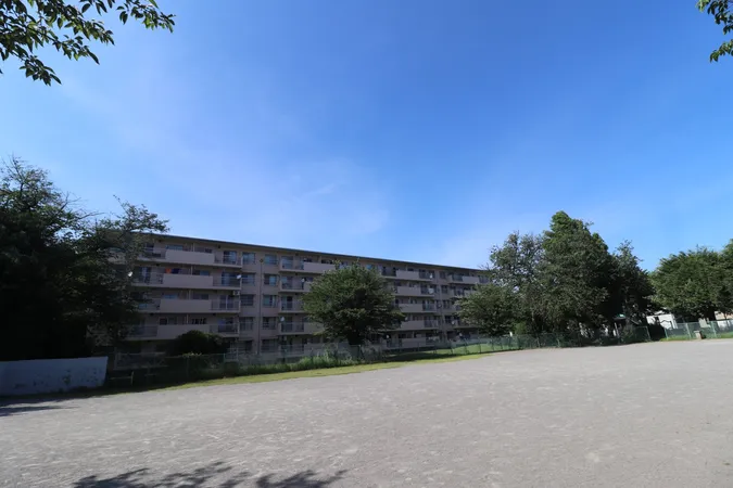 外観・南側広場より撮影