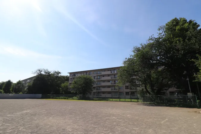 外観・南側広場より撮影