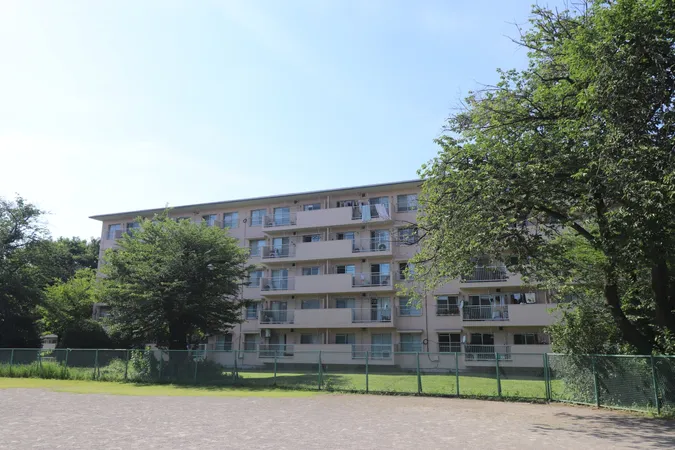 外観・南側広場より撮影