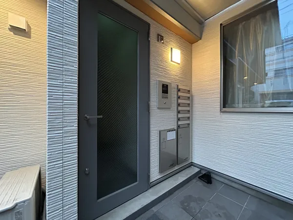 オートロック・宅配ボックス付き