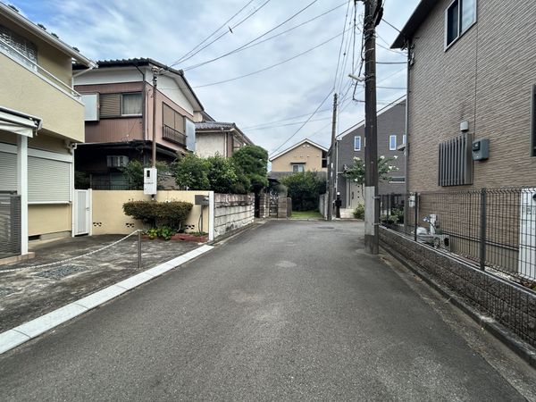 前面道路含む外観
