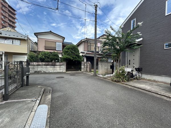 前面道路含む外観