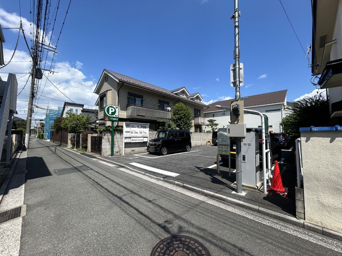前面道路含む外観