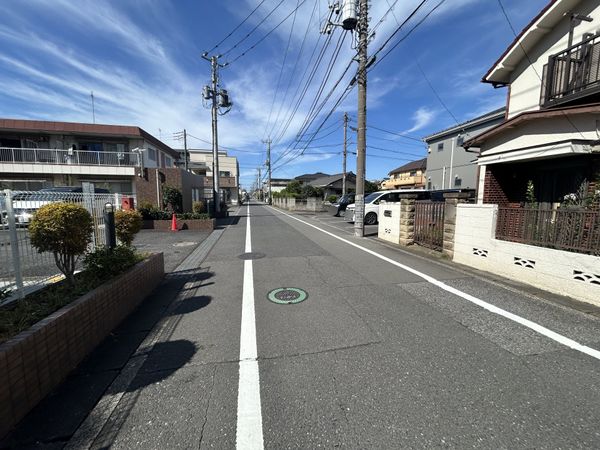 羽村市栄町2丁目 前面道路含む外観 前面道路含む外観