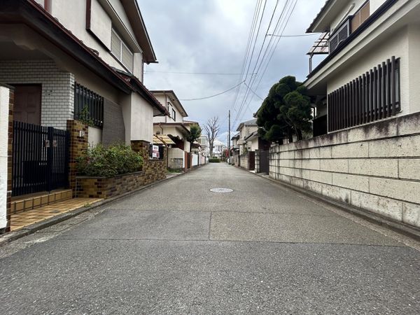 前面道路含む外観