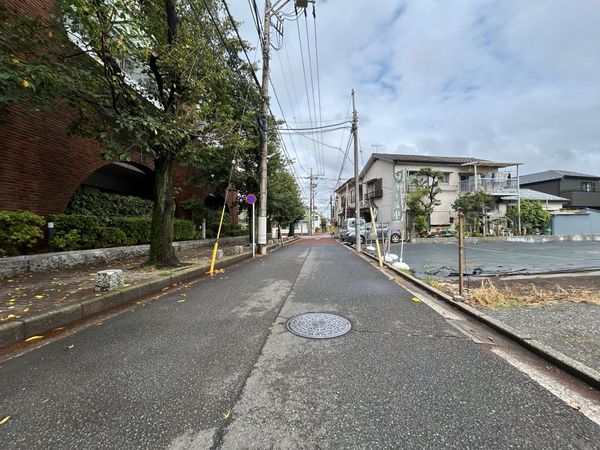 武蔵野市八幡町3丁目 前面道路含む外観 前面道路含む外観