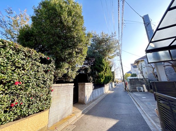 三鷹市下連雀4丁目 土地 前面道路含む外観