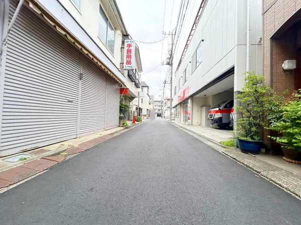 前面道路含む外観