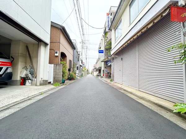 前面道路含む外観
