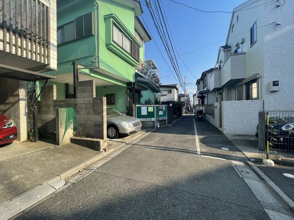 三鷹市上連雀9丁目二世帯住宅 前面道路含む外観 三鷹市上連雀9丁目二世帯住宅 前面道路含む外観