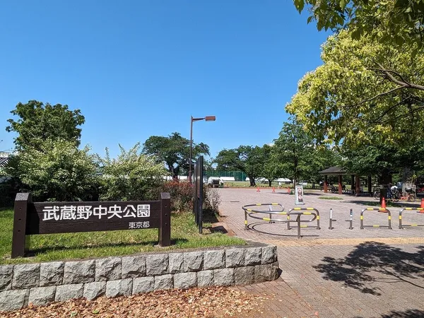 徒歩10分。