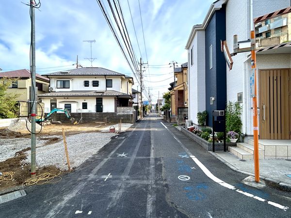 前面道路含む外観