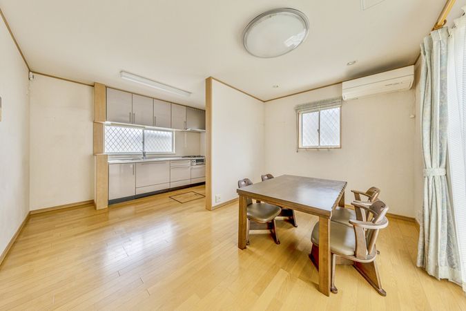新座市畑中二丁目 中古戸建 リビング