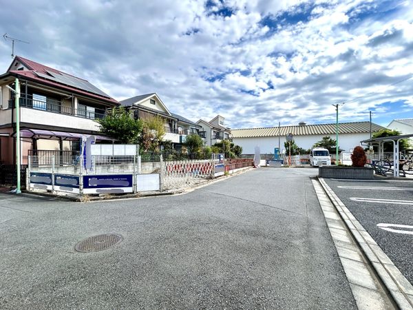 三鷹市上連雀9丁目 新築戸建 1号棟 前面道路含む外観