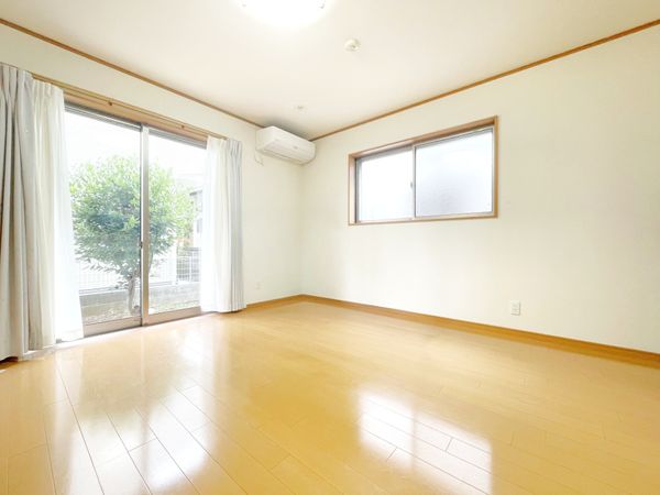 武蔵野市八幡町1丁目 戸建 リビング