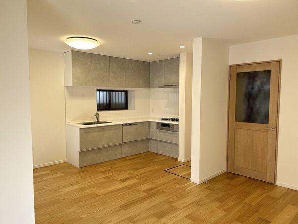 三鷹市上連雀8丁目 戸建 リビング