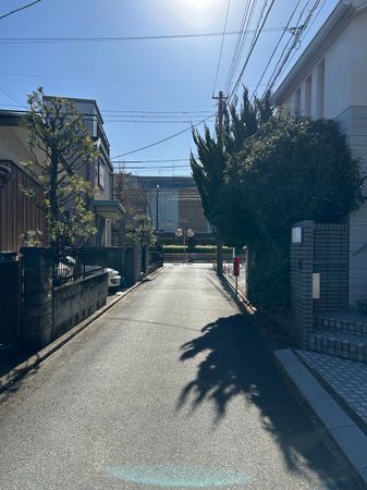 武蔵野市緑町3丁目 戸建 前面道路含む外観 武蔵野市緑町3丁目 戸建 前面道路含む外観