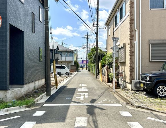 三鷹市上連雀6丁目2号棟 前面道路含む外観 三鷹市上連雀6丁目2号棟 前面道路含む外観