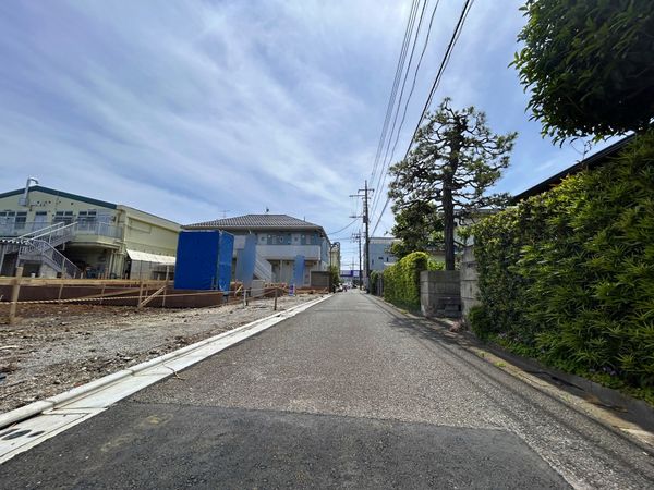 三鷹市上連雀6丁目4号棟 前面道路含む外観 三鷹市上連雀6丁目4号棟 前面道路含む外観
