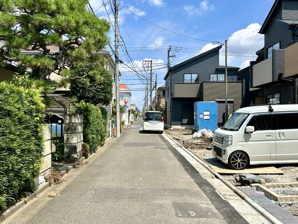 三鷹市上連雀6丁目4号棟 前面道路含む外観 三鷹市上連雀6丁目4号棟 前面道路含む外観