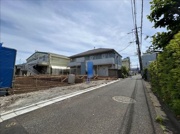 三鷹市上連雀6丁目5号棟 前面道路含む外観 三鷹市上連雀6丁目5号棟 前面道路含む外観