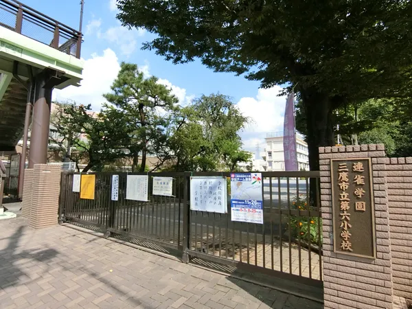 徒歩3分。