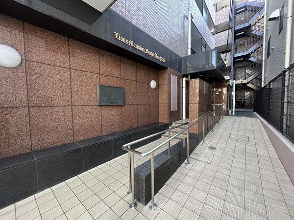 ライオンズマンション府中朝日町 エントランス ライオンズマンション府中朝日町 エントランス