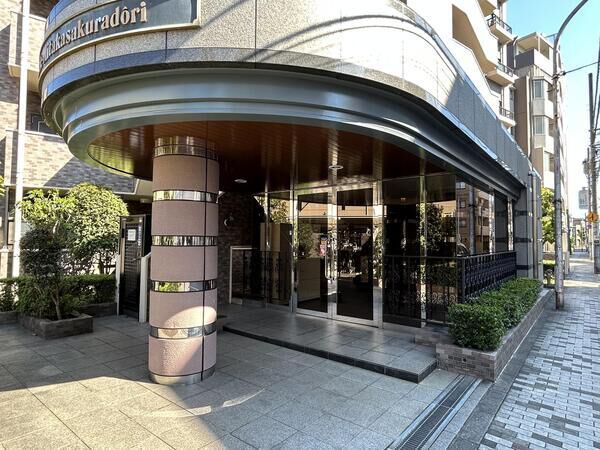 ライオンズヴィアーレ三鷹さくら通り エントランス ライオンズヴィアーレ三鷹さくら通り エントランス