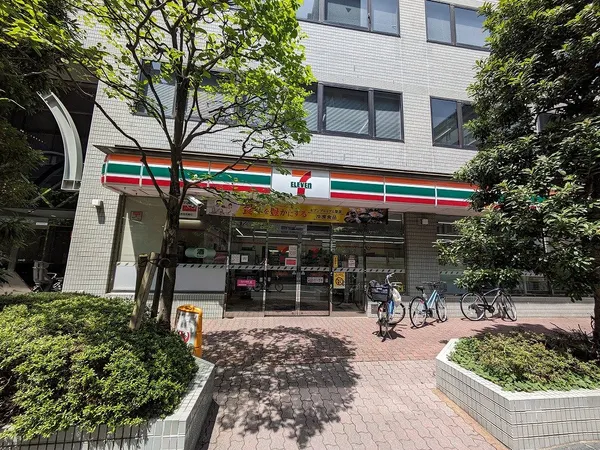 徒歩3分。