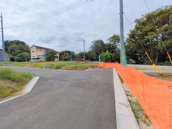 稲城市若葉台1丁目 土地3区画 前面道路含む外観 稲城市若葉台1丁目 土地3区画 前面道路含む外観