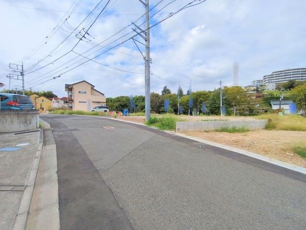 稲城市若葉台1丁目 土地8区画 前面道路含む外観 稲城市若葉台1丁目 土地8区画 前面道路含む外観