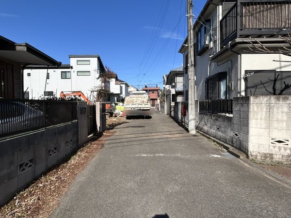 狛江市和泉本町2丁目土地 1区画 前面道路含む外観 狛江市和泉本町2丁目土地 1区画 前面道路含む外観