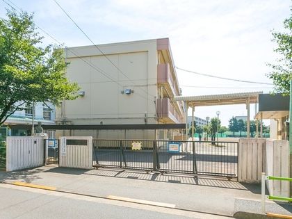 調布市立第三中学校（約810ｍ）