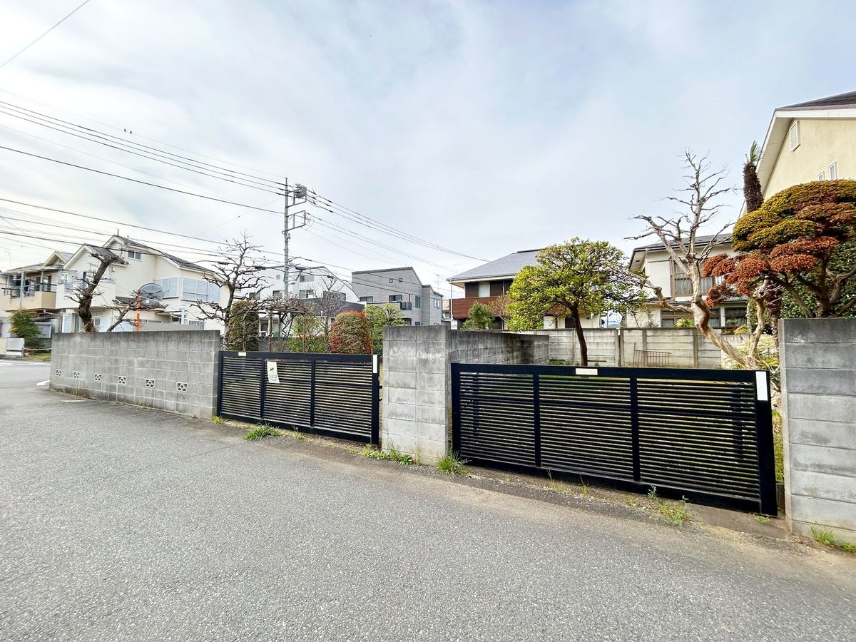 前面道路含む外観
