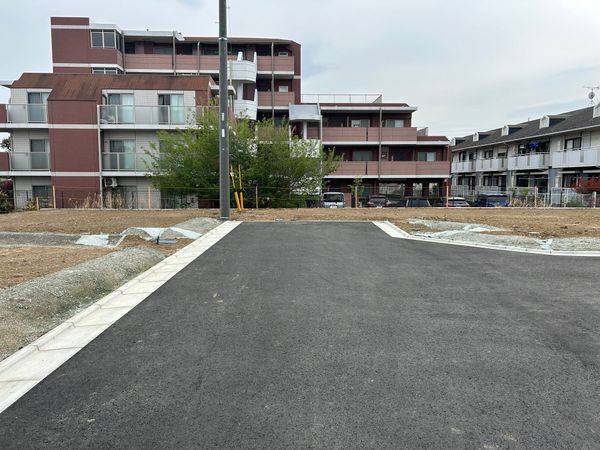 稲城市押立 土地5区画 前面道路含む外観 稲城市押立 土地5区画 前面道路含む外観