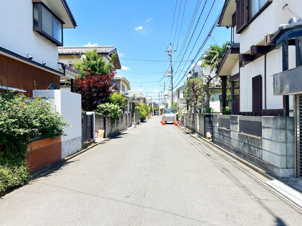 前面道路含む外観