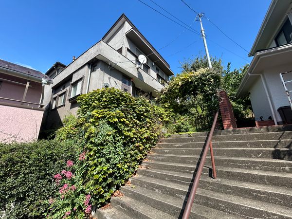 三鷹市大沢1丁目 古家付き土地 前面道路含む外観
