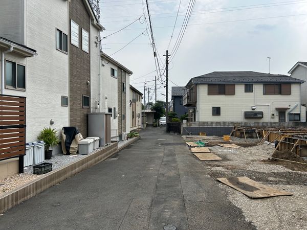 前面道路含む外観