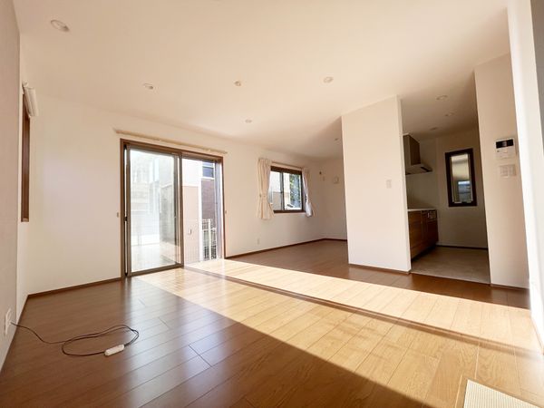 川崎市宮前区平3丁目戸建 リビング