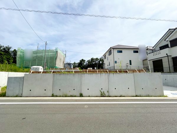 前面道路含む外観