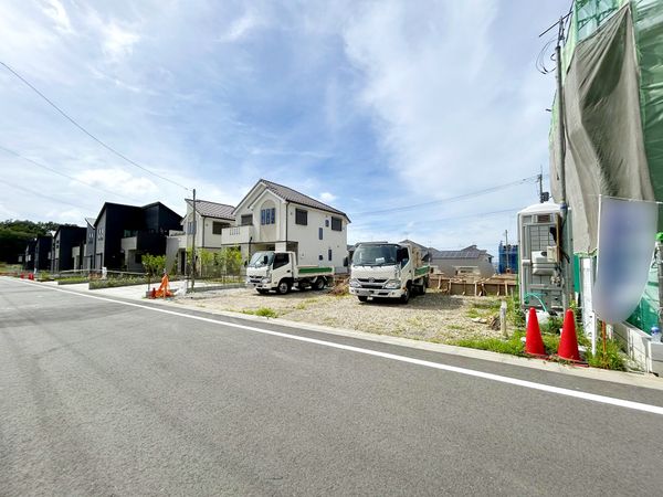 前面道路含む外観