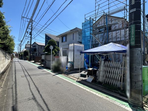 前面道路含む外観