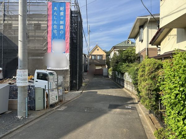 前面道路含む外観