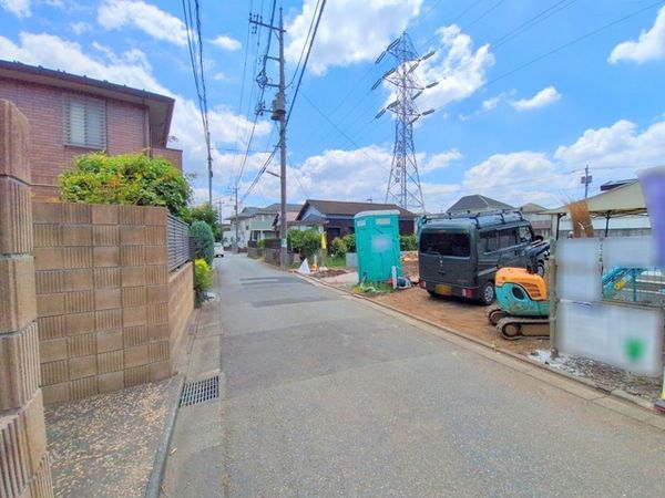 前面道路含む外観