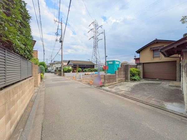 前面道路含む外観