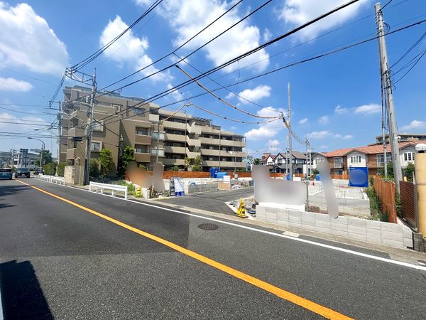前面道路含む外観