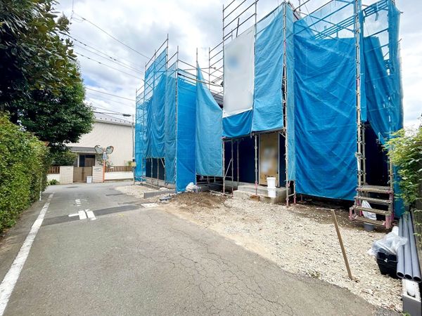 前面道路含む外観
